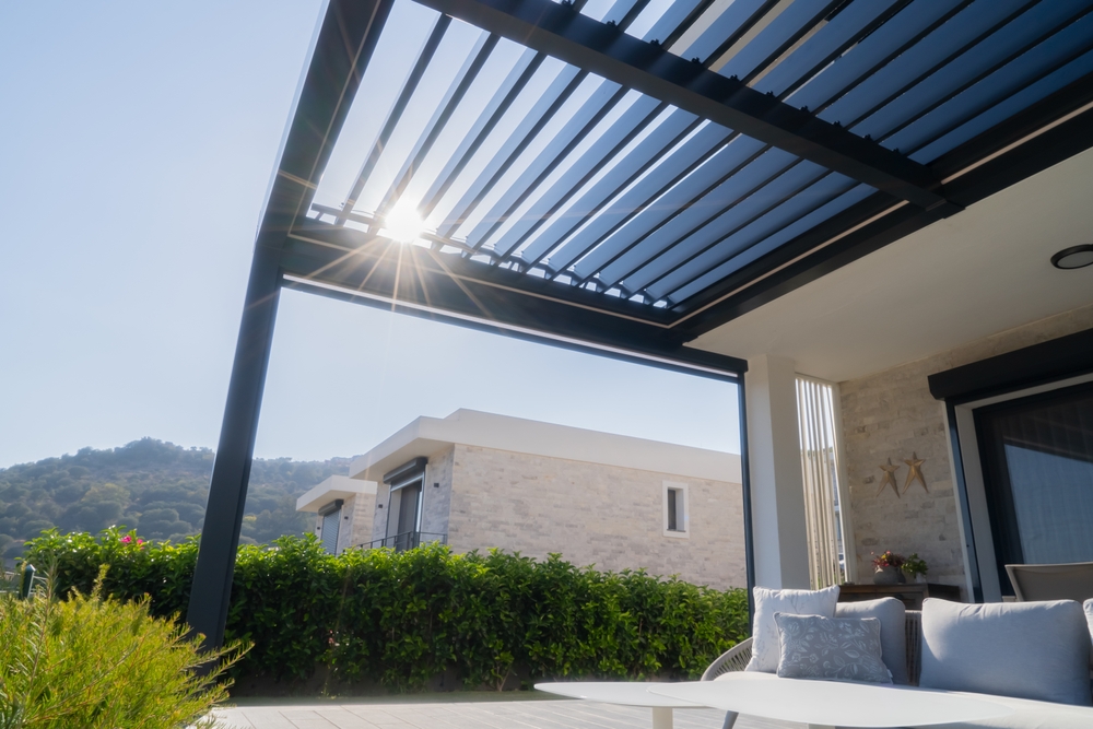 Pourquoi et comment choisir une pergola climatique ?